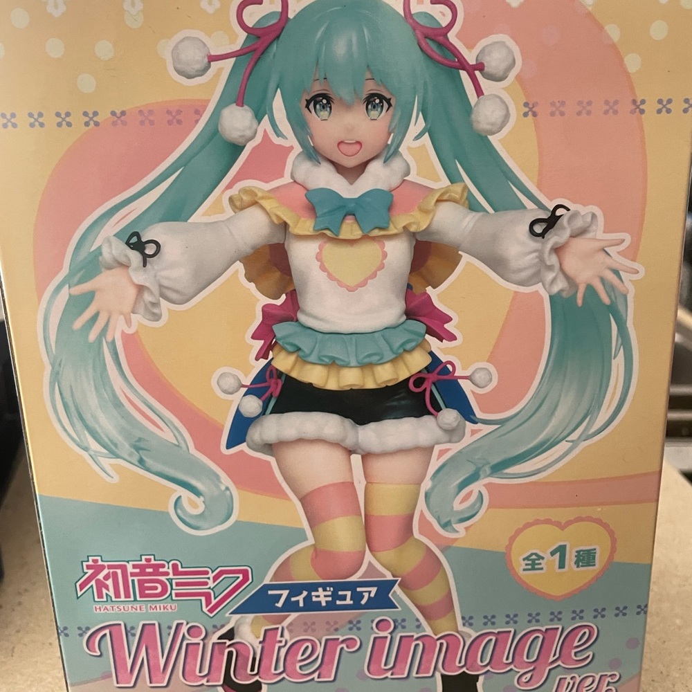 Taito 7” Miku Hatsune Winter Image figurine